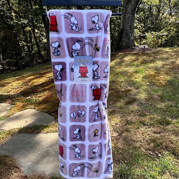 Peanuts Snoopy Woodstock Valentines 60 x 70 PURPLE Throw Blanket Hearts Love NWT - Picture 10 of 10